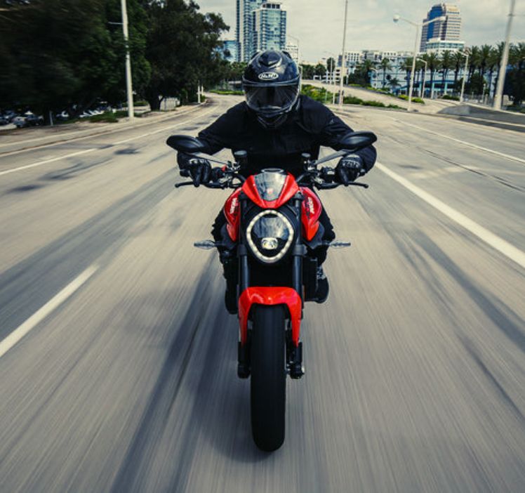 Kask motocyklowy HJC RPHA 71 - dla kogo? Porównanie, zalety, specyfikacja 